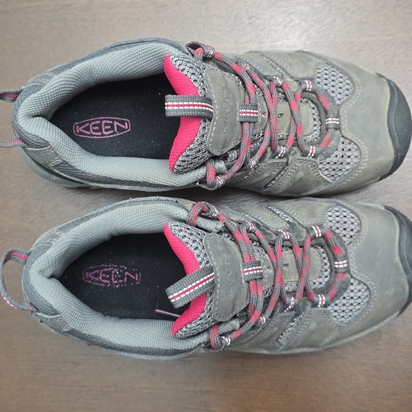 KEEN Women's 6.5 Charcoal & Fuchsia Trail Shoes - Picture 3 of 7